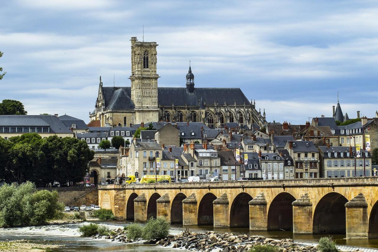 Sejour Tout Confort En Plein Coeur De Nevers, Studios Galet-Carbone Ou Terra Cotta 외부 사진